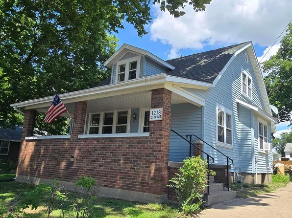 1218 S 3rd St, Pekin, IL 61554