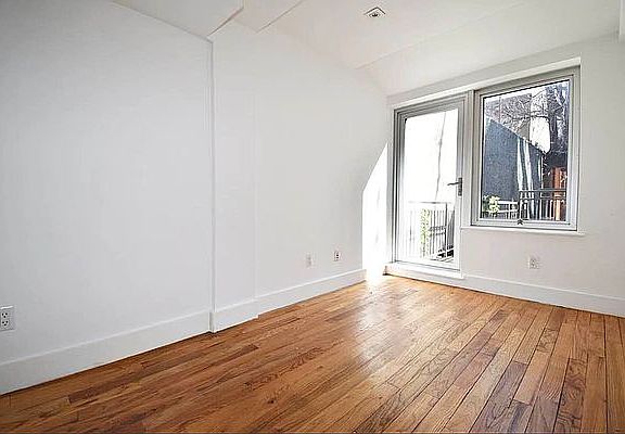 3rd image of 172 Meserole St APT 1A