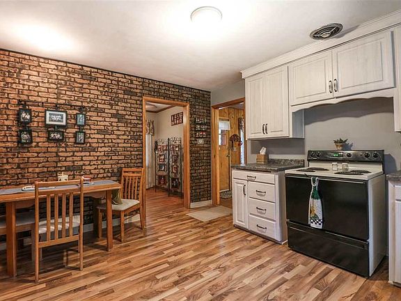 4th image of 440 Woodland Dr