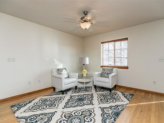 3rd image of 533 Penn Ct