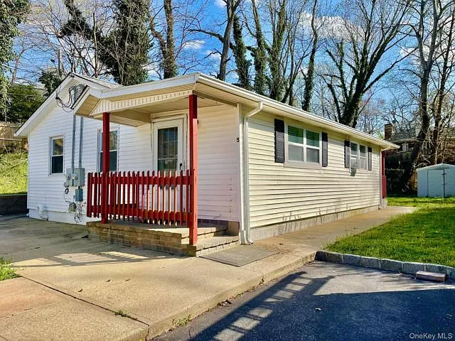 188 Hallock Landing Rd — Photo 2