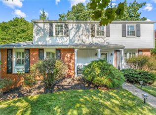 2408 E Springwood Dr, Glenshaw, PA 15116