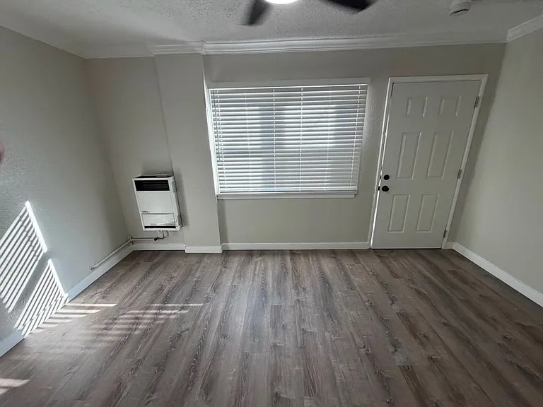 2833 Huron St — Photo 15