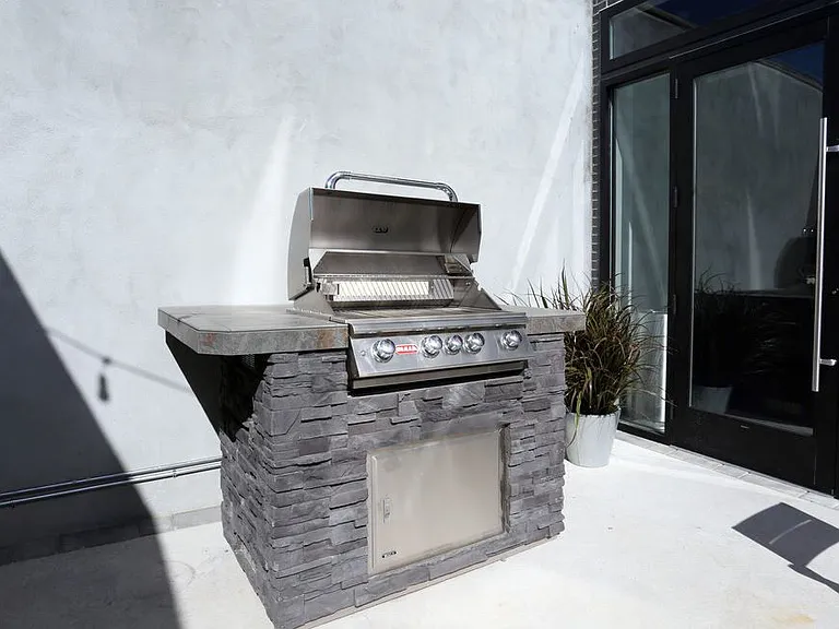 1200 Manor Residence — Photo 9