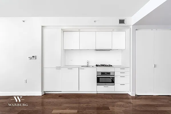 Rented by Warburg | media 9