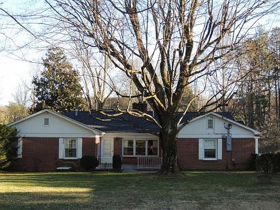 4th image of 627 Maple Ln