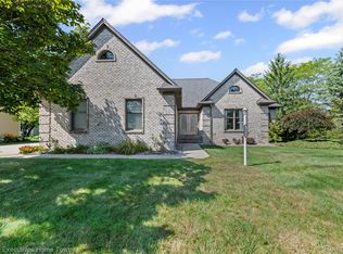 1070 Highland Dr, Saint Clair, MI