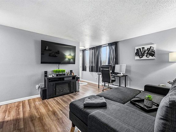 4th image of 810 Benton Dr APT 12