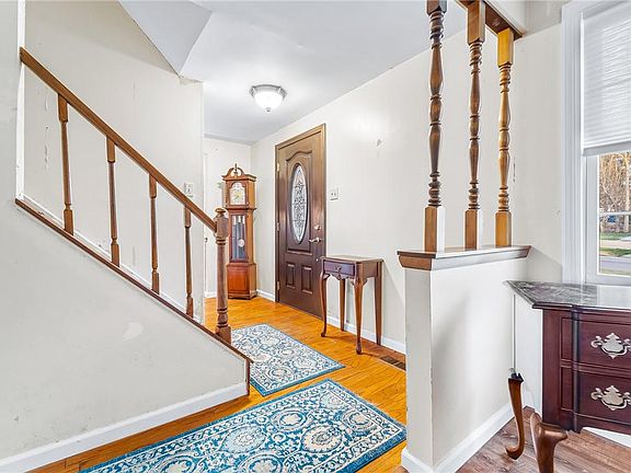 4th image of 118 Kermiet Dr