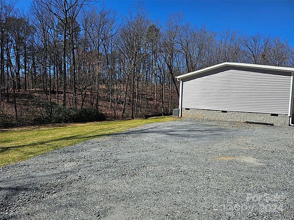 3rd image of 374 Tricycle Hill Ln