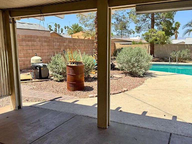 4300 El Como Way — Photo 22