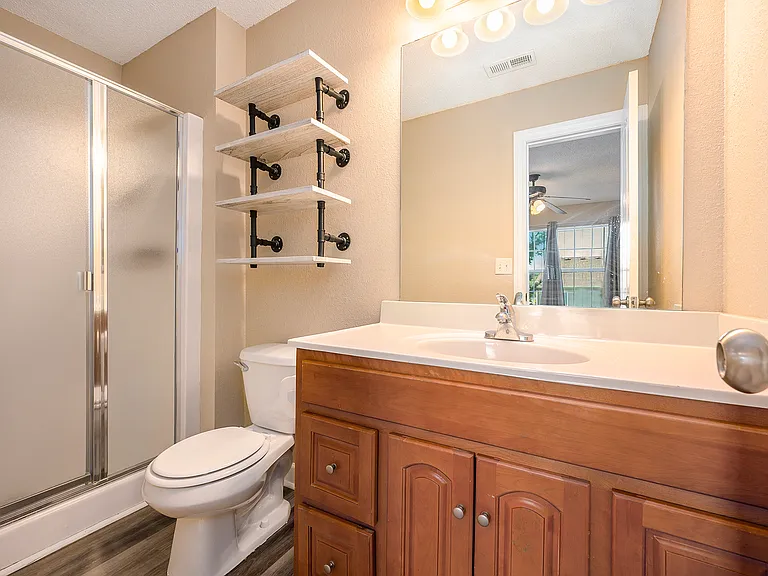 801 SW Peach Tree Ln — Photo 16