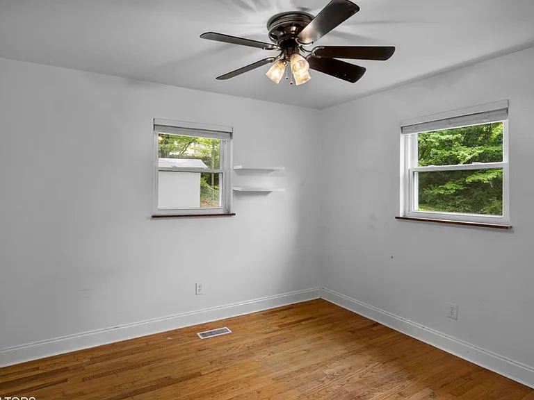 4908 Lonas Dr — Photo 30