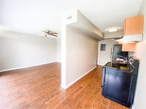 4th image of 2990 Rhodes Cir S APT 210