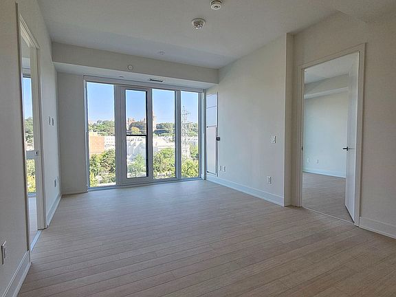 3rd image of 322 Dupont St #613