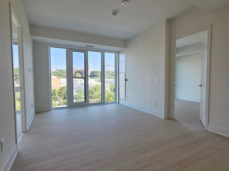 322 Dupont St #613 — Photo 3