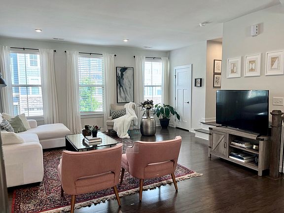 3rd image of 1813 Shumard Ln