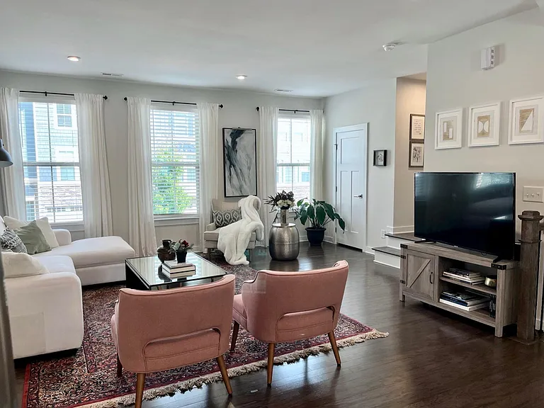 1813 Shumard Ln — Photo 2