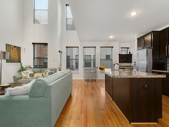 3rd image of 1841 Radcliffe St