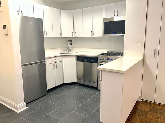 2nd image of 225 W 22nd St #6X