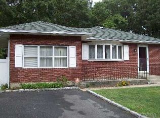223 Trumpet Ln, Holbrook, NY 11741
