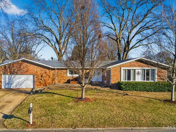 104 Debra Dr, Fairview Heights, IL 62208