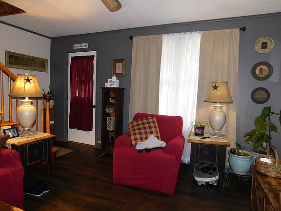 5th image of 105 W Halley St