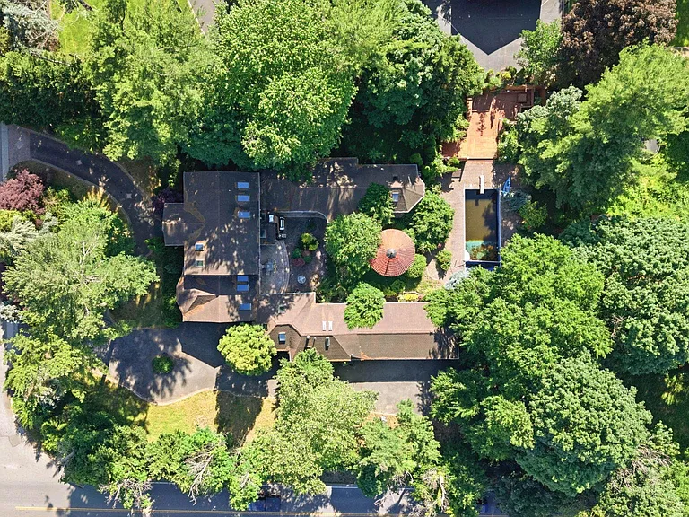 1 Bridle Path Dr — Photo 45