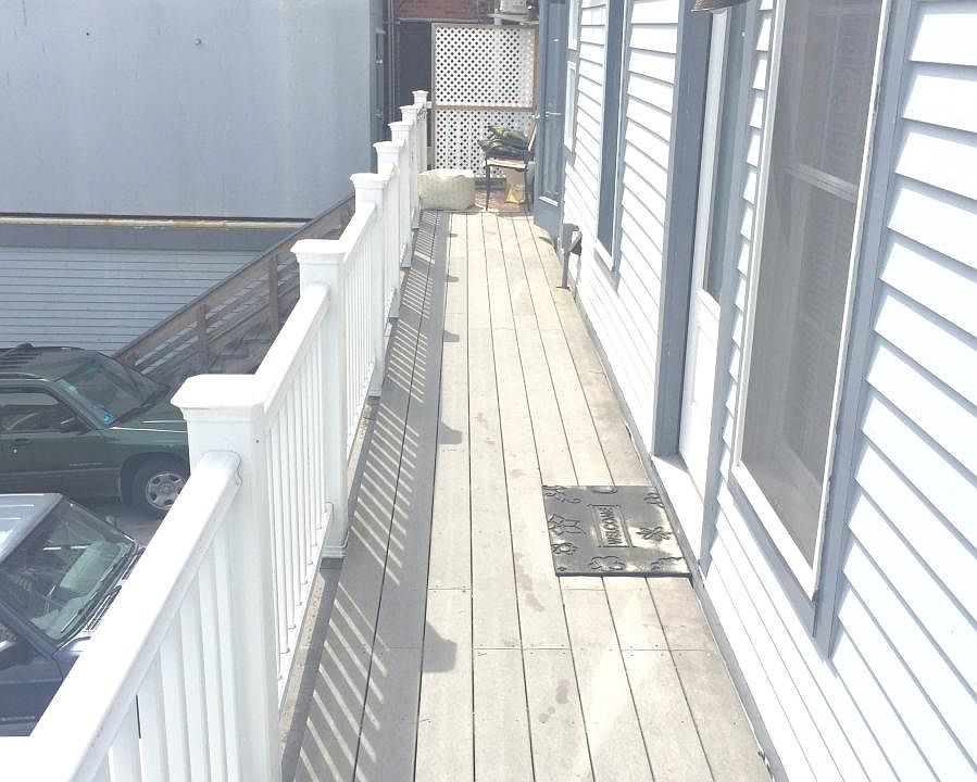 2nd image of 8 Fair St #10