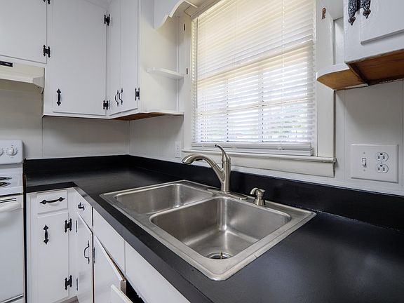 5th image of 230 Beck St