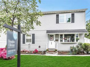 11 Audrey Ave, Plainview, NY 11803