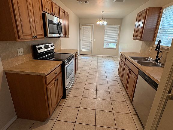 Kitchen/Dining area