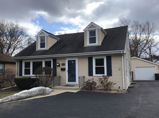 463 E Palatine Rd, Palatine, IL 60074