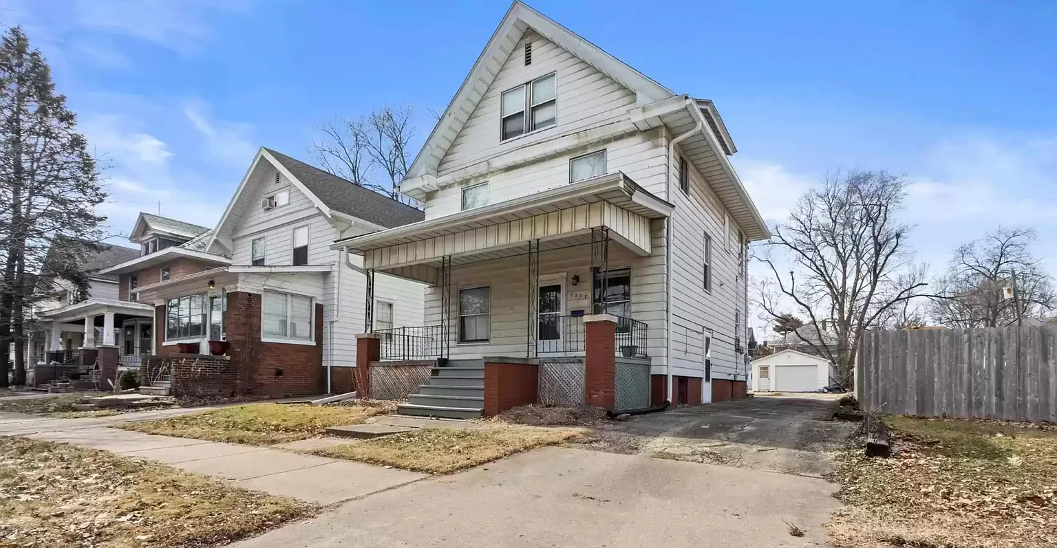 1207 N University St photo 1