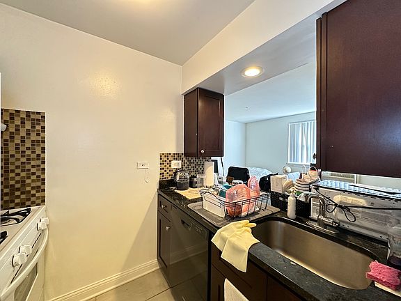 3rd image of 3710 N Pine Grove Ave #605