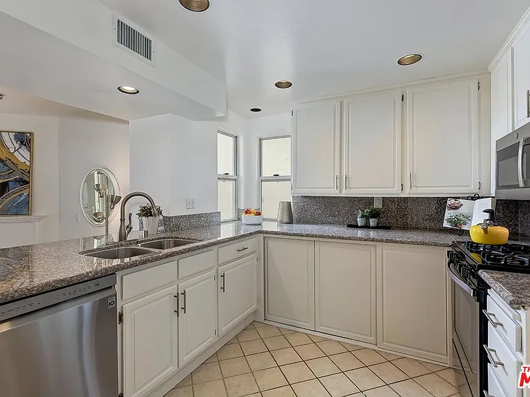 255 Main St #207 — Photo 6