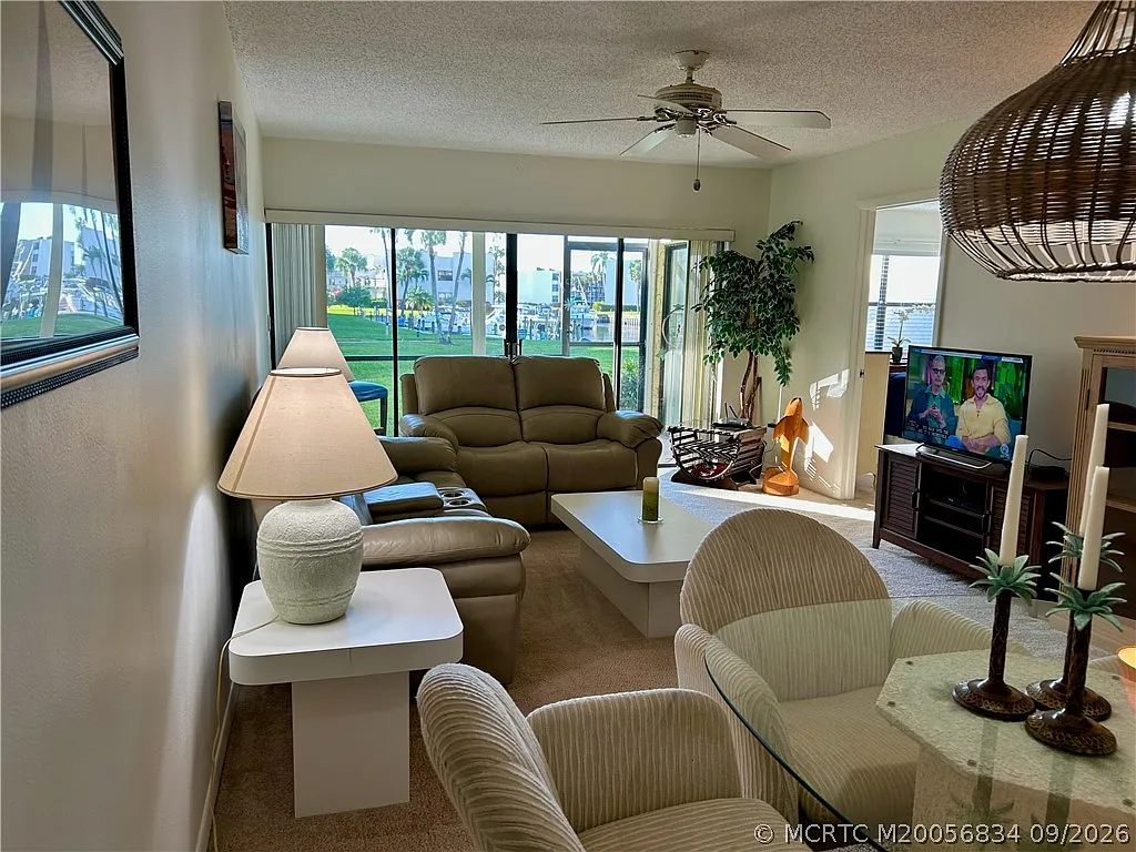 2 bed, 2.0 bath, 938 sqft, $2,600 — Photo 2