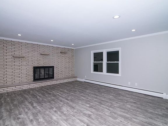 3rd image of 338 Cottonwood Dr