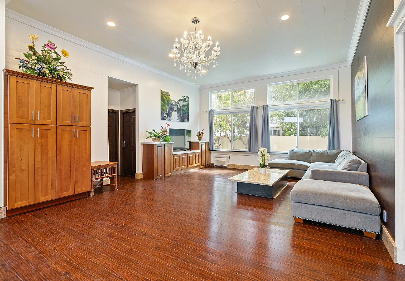 3 bed, 2000 sqft, $5,900 — Photo 1