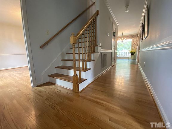 4th image of 6 Woodsdale Dr
