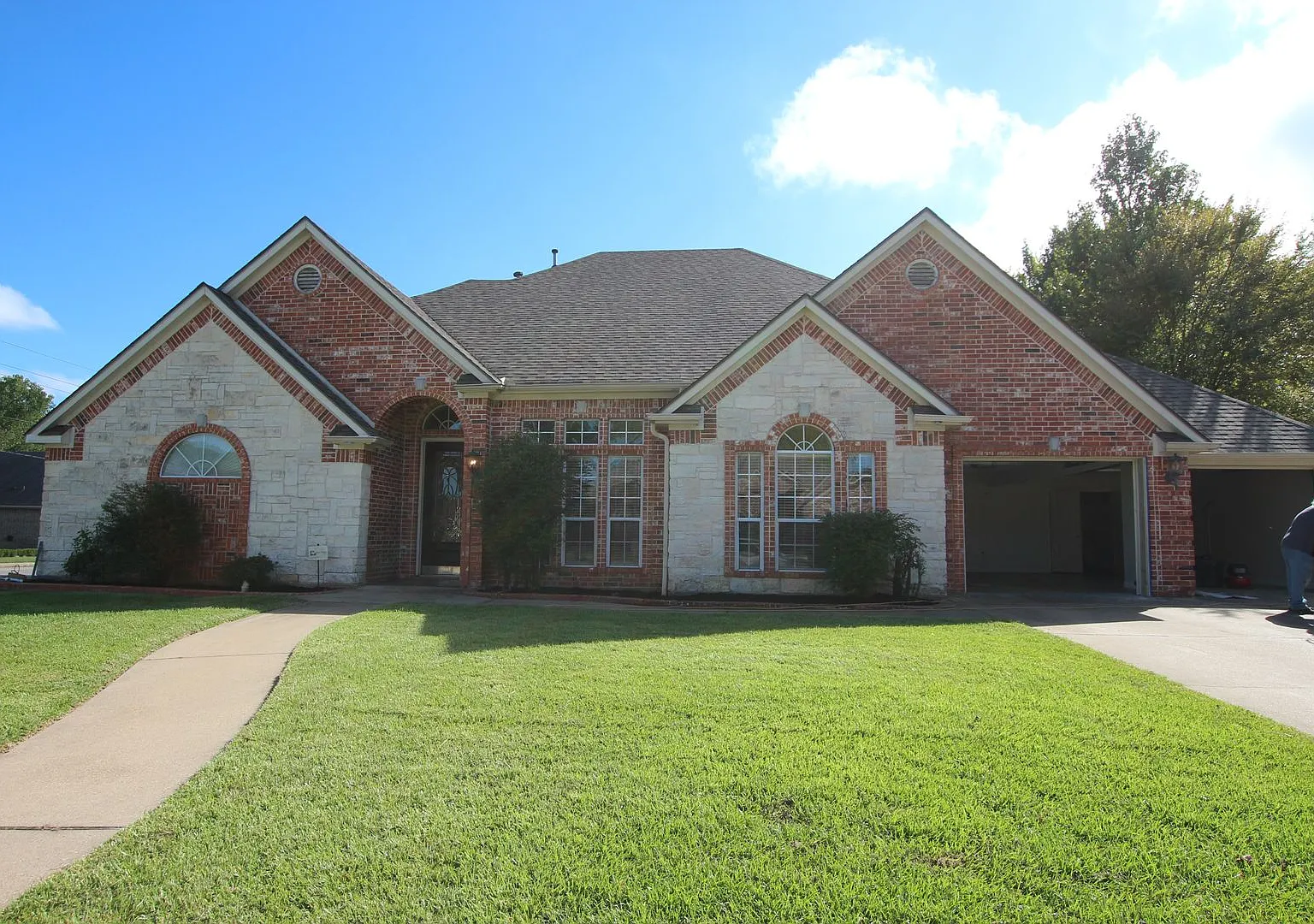 Stunning 3 Bedroom Rental in South Tyler! Tour Today! — Photo 1