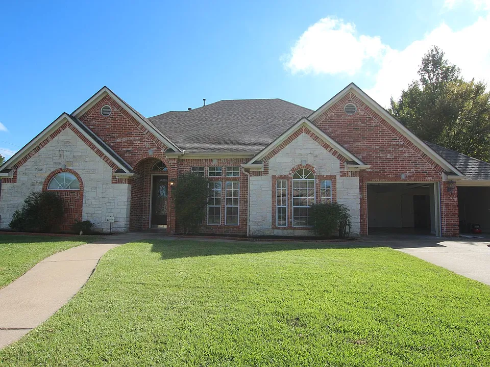 1202 River Bend Dr