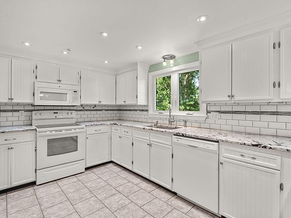 5th image of 46 Wayne Road