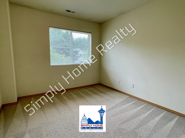 1399 Hudson St — Photo 22