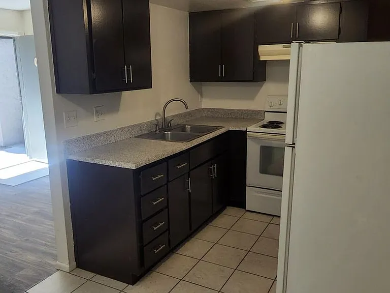 Modern Quarters Apartments — Photo 18
