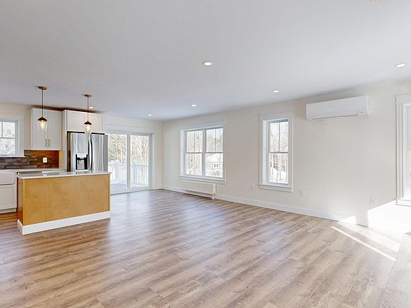 3rd image of 46 Autumn Ridge