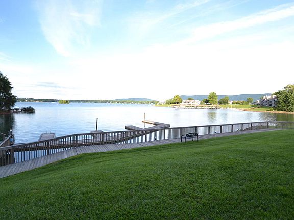 2nd image of 75 Woodbridge Cir