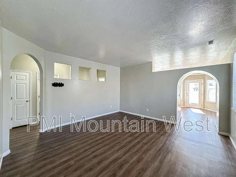 243 N Caleb Dr — Photo 3
