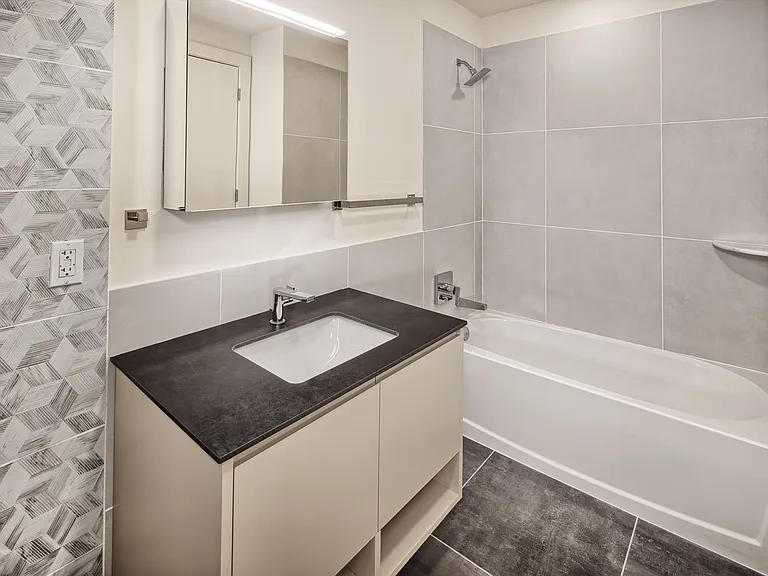 391 Palisade Ave #404 — Photo 10