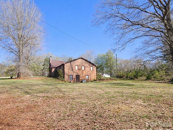 3rd image of 610 Landers Chapel Rd